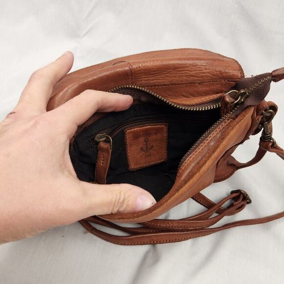 Harbour 2nd Cognac Moon Genuine Leather Clutch Belt Bag Crossbody Fanny Pack GUC - Picture 7 of 9